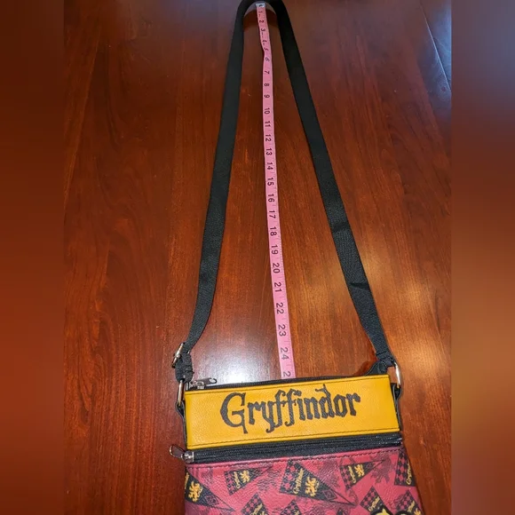 Loungefly Harry Potter Gryffindor cross body bag - Picture 8 of 11